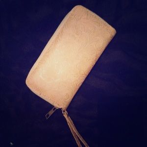 ✨Rustic Tan Wristlet✨